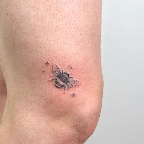 Sweet bee 🐝✨ #beesknees #bumblebeetattoo #whimsicalart #daintytattoo #tinytattoo #torontotattoo #queerartist #finelinetattoo… | Instagram Bee Shin Tattoo, Bee Leg Tattoo, Flower With Bee Tattoo, Bumble Bee And Flower Tattoo, Whimsical Bee Tattoo, Girlie Tattoo Ideas, Bees Tattoo Ideas, Daisy Bee Tattoo, 12:34 Tattoo