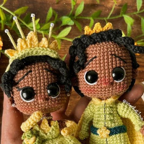 Crochet Tiana, Principe Naveen, Tiana Wedding, Princess Tiana Birthday Party, Tiana Birthday Party, Tiana Disney, Disney Crochet Patterns, Plush Flower, Princesa Tiana