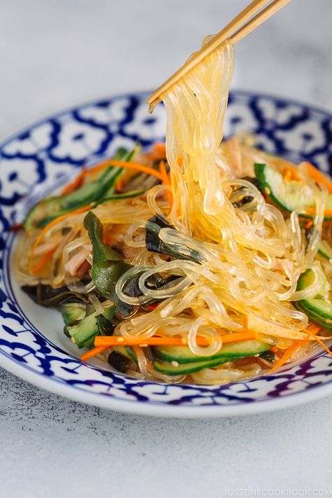 Japanese Glass Noodle Salad (Harusame Salad) is light, refreshing, low calorie and so flavorful with a savory and tangy sesame soy vinaigrette. #glassnoodlerecipes #japanesenoodles #noodlerecipes | Easy Japanese Recipes at JustOneCookbook.com Salad Japanese, Korean Noodle Dishes, Glass Noodles Recipe, Korean Glass Noodles, Glass Noodle Salad, Noodles Recipes, Korean Noodles, Easy Japanese Recipes, Resep Salad