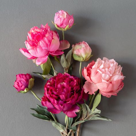 3 Seasonal Centerpieces to Recreate for All of Your Summer Parties White Tulip Bouquet, Rabbit Wall Art, Summer Centerpieces, Peony Pink, Artificial Peonies, Tulip Bouquet, Shabby Chic Farmhouse, Chic Farmhouse, White Tulips