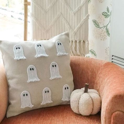 Charlene Wong ✨ All Style Life on Instagram: "DIY Ghost Pillow 👻 Made this for under $10! All the supplies I used are from Dollarama. The pillowcase I found for only $6 at @fabricland.canada , but I also saw them on @amazonca This ghost pillow pairs perfectly with my cute little pumpkin pillow I found at @homesensecanada 🥰 The littlest things make me so happy! I love this season so much!!! … #diyhalloween #diyghostpillow #ghostpillow #homesensecanada #fall #fall2023 #diyfall #diy #crafts #ha Halloween Pillow Covers Diy, Halloween Throw Pillows Diy, Diy Pumpkin Pillow, Diy Ghost Pillow, Pumpkin Pillows Diy, Halloween Pillows Diy, Fall Diy Projects, Diy Ghost, Christmas Pillows Diy