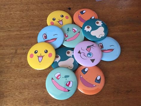 Friends Dp, Circle Doodles, Space Anime, Pin Button Badges, Cd Art, Diy Pins, Custom Badges, Cute Paintings, Nature Art Painting