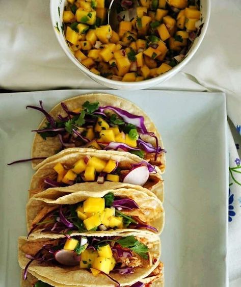 Smoky Chicken Tacos with Mango Pico de Gallo - ¡HOLA! JALAPEÑO Hawaiian Chicken Tacos, Chipotle Pepper Recipes, Slow Cooker Hawaiian Chicken, Chicken Tacos Instant Pot, Tacos Instant Pot, Bbq Chicken Tacos, Mango Pico, Hawaiian Bbq Chicken, Fresh Mango Salsa