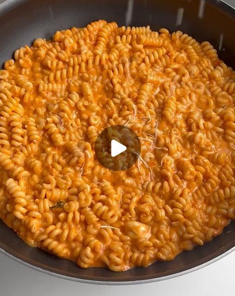 SUPERMARKET on Instagram: "1,2 or 3? Which one of these #pasta recipes by @thesecarbsdontcount would you love to try? 1️⃣ Pink Sauce Mac & Cheese 2️⃣ Creamy lemon pasta 3️⃣ Cheesy Buffalo Chicken with Farfalle aka Bowtie Pasta Ingredients in the comments ⬇️ 🎥 & Recipes by @thesecarbsdontcount • • • • • #pastalover #rigatoni #lemonpasta #pastalovers #pastaamericana #pastatarifleri #pastaflexible #Recipe #pastamaking #pastaaddict #pastaporn #alfredopasta #bolognese" Creamy Lemon Pasta, Cheesy Buffalo Chicken, Garlic Confit, Pink Sauce, Mac Cheese Recipes, Vodka Sauce, Pasta Ingredients, Lemon Pasta, Bowtie Pasta