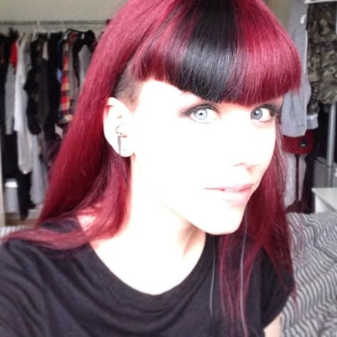 Alternative hair style. Cold rose red color with a hint of cerise/purple/fuchsia. Contrast black dark bang and shaved sides. Color block. #sidecut #undercut. Black Hair Bangs, Long Straight Black Hair, Rose Red Color, Cherry Red Hair, Shaved Side Hairstyles, Side Bangs Hairstyles, Straight Black Hair, Colourful Hair, Hair Color Crazy