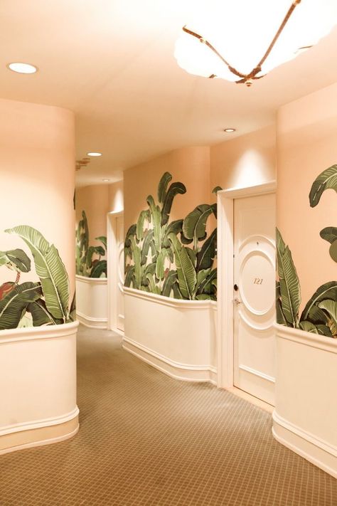 Beverly Hills Hotel Wallpaper, The Beverly Hills Hotel, Cherry Blossom Girl, Hotel Hallway, Banana Leaf Wallpaper, Archi Design, Beverly Hills Hotel, Bedroom Hotel, Hotel Decor