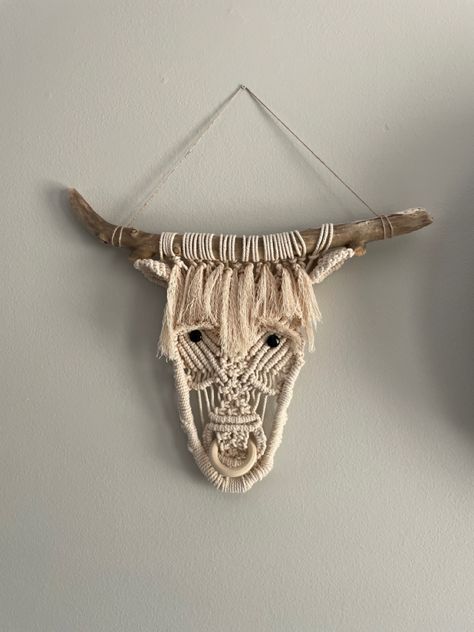 Macrame Cow, Macrame Easter, Macrame Decor Ideas, Macrame Animals, Baskets Christmas, Hippie Mom, Large Macrame, Macrame Knot, Wall Hanging Diy