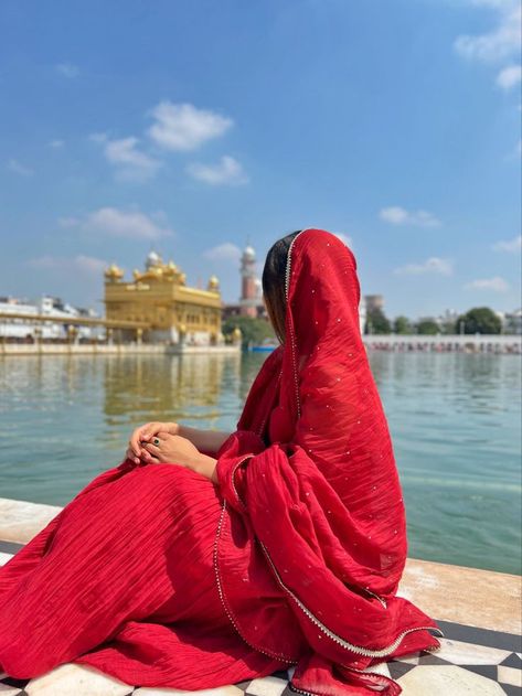 Temple Photography, Golden Temple, Self Portrait Poses, Trip Outfits, Stylish Photo Pose, Best Poses For Pictures, Fashion Photography Poses, Classy Photography, Indian Aesthetic