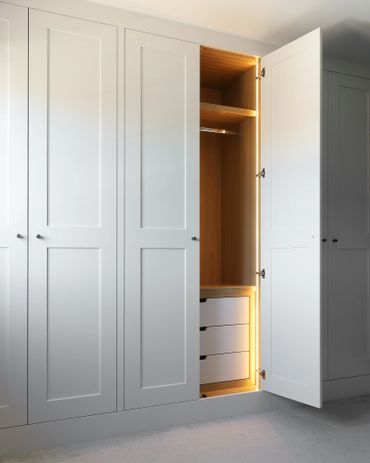 Shaker Wardrobes, Spavaca Soba, Condo Makeover, Peter Hunt, Floor To Ceiling Wardrobes, Fitted Wardrobes Bedroom, Custom Wardrobe, Wardrobe Wall, Bedroom Built Ins