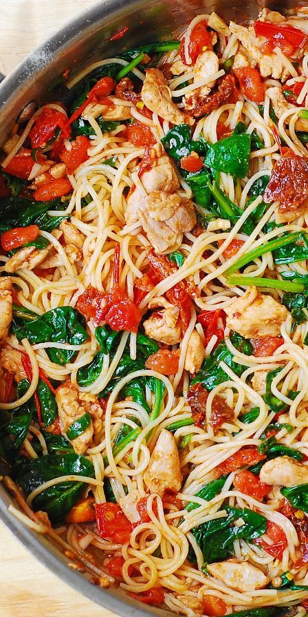 Tomato Spinach Chicken Spaghetti #Summer #pasta Chicken Spinach Pasta, Summer Pasta Recipes, Quick Chicken Dinner, Chicken Tomato, Resep Pasta, Spinach Chicken, Tomato Spinach, Salad Pasta, Chicken Spaghetti