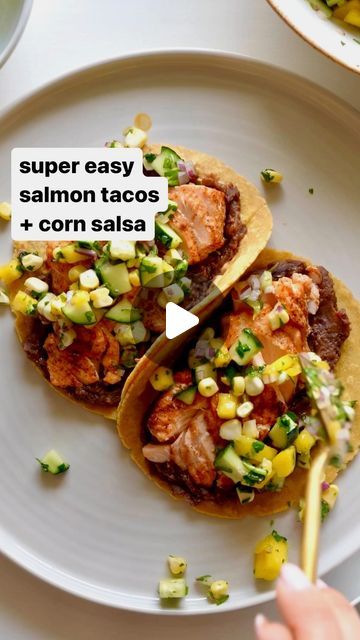 Lindsay Ostrom on Instagram: "Salmon Tacos with Cucumber and Corn Salsa! ❤️ Love when I can get 4/4 family members loving the same meal, and this is one of those times!! 

Salmon:
- salmon
- taco seasoning (in the video it’s Old El Paso but lately I’ve been loving @sietefoods taco seasoning)

Cucumber and Corn Salsa:
- mango
- cucumber 
- corn (raw!)
- red onion
- cilantro
- lime zest and juice 
- honey 
- salt
- throw some jalapeño or chili crisp in there if you want it spicy

For full written recipe, google “pinch of yum salmon tacos” 👌🏼❤️

#salmon #easyrecipes #healthymeals #familydinner #mealideas #highprotein" Food Pescatarian, Salsa Mango, Lindsay Ostrom, Mango Salsa Salmon, Taco Bowl Recipe, Asian Bowls, Tacos Mexicanos, Bbq Salmon, Chicken Wontons