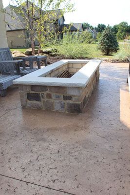 Outdoor Rectangle Fire Pit Ideas, Rectangular Fire Pit Ideas, Rectangle Fire Pit Ideas, Fire Pit Backyard Ideas, Rectangle Fire Pit, Diy Fire Pit Ideas, Affordable Backyard Ideas, Outside Fire Pits, Fire Pit Ideas