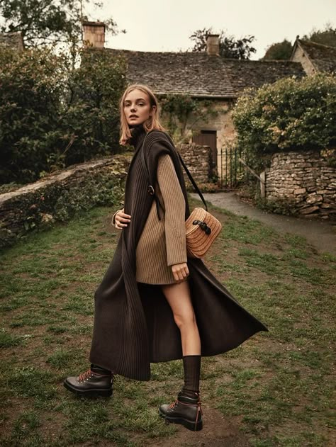 Photographer Jonathan Segade (Lighthouse Photographers Agency) captures an autumn fashion story for the October 2018 issue of TELVA Magazine. Posing outdoors, model Nimue Smit embraces fall layers including cozy knits and leather boots. Styled by Sophie Photoshoot, Ireland Core, Ireland 2023, Edgy Fashion Photography, Fall Knitwear, Autumn Shoot, Flamingo Estate, Campaign Shoot, Autumn Knitwear