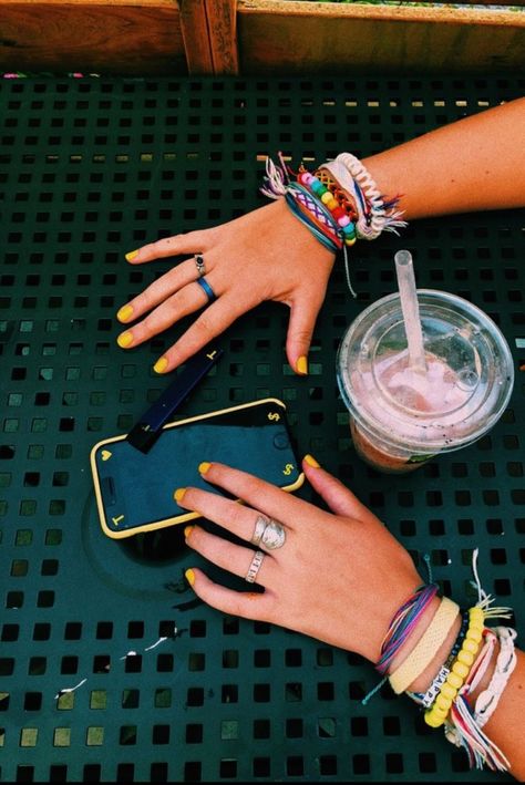 VSCO - girls-moods Rings And Bracelets, Vsco Pictures, Stem Challenge, Estilo Hippie, Hand Pictures, Foto Poses, Summer Bracelets, Happy Vibes, Craft Art