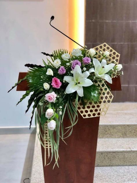 Images By Rekik On Rekik 520 Podium Arrangement Floral, Podium Flower Arrangements, Church Altar Flowers, Hotel Flower Arrangements, Wedding Church Decor, Floral Art Arrangements, Tropical Floral Arrangements, Fake Flower Arrangements, Hotel Flowers