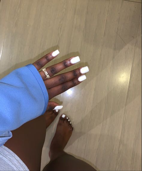 Nail Styles Black Women, Mani Pedi Combos Black Women, Baddie Short Acrylic Nails Square White, Short Nails Ideas Dark Skin, White Nails And Toes Matching, White Nails On Brown Skin, White Nails On Black Women, White Short Nails Acrylic, Cute Nails Black Women