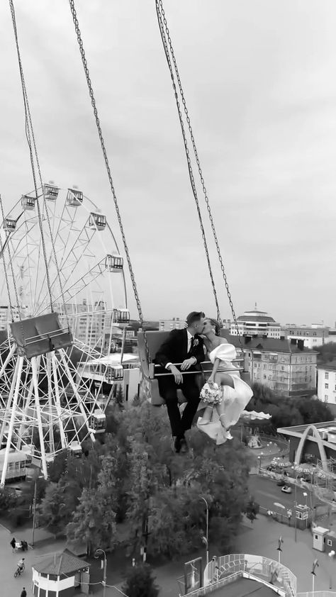 Space Song, Fair Pictures, Ludovico Einaudi, Carnival Rides, Wedding Picture Poses, Photography Styles, Wedding Photography Styles, Wedding Vibes, Engagement Photo Inspiration