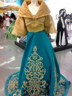 kimona philippines - Google Search Filipiniana Costume, Maria Clara Dress, Philippine National Costume, Filipiniana Fashion, Filipino Traditional Clothing, Modern Filipiniana Gown, Filipiniana Gown, About Philippines, Philippine Fashion