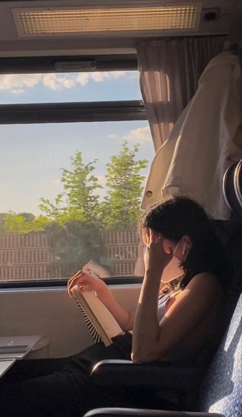 Bus Girl, Abercrombie Girls, Reading Motivation, Year 3, Aesthetic Photography Nature, Dream Lifestyle, Fall Pictures, Train Rides, Book Girl