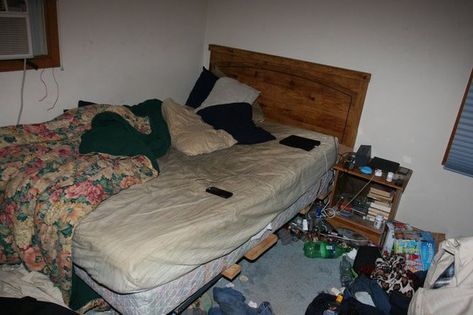 Dreamcore Bedroom, Liminal Bedroom, Messy Bedroom, Dirty Room, Midwest Emo, Messy Room, Apartment Aesthetic, Trailer Park, My Room