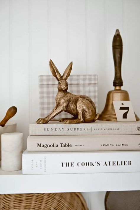 Subtle Spring Decor, Cottagecore Spring Decor, Cottage Easter Decor, Spring Vintage Decor, Minimal Easter Decor, Spring Decor Aesthetic, Spring Decorating Ideas For The Home, Easter Decor Modern, Kitchen Easter Decor