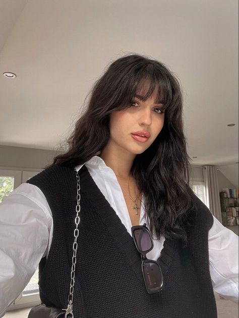 Brunette Haircut Bangs, Brunette Face Claim Aesthetic, Fringe With Hair Up, Fringe Brunette Long, Black Hair Long With Bangs, Wavy Hair And Fringe, Cute Bangs For Wavy Hair, Dark Brown Bangs Long Hair, Bangstyle Hair Long Brunette