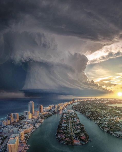 Supercell Storm over Miami, Florida Sky Selfie, Storm Photography, Wild Weather, Storm Clouds, Photography Beautiful, Canon Photography, Natural Phenomena, Sky And Clouds, Alam Yang Indah