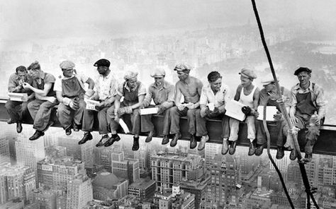 Lewis Wickes Hine, Lunch Atop A Skyscraper, Skyscraper New York, Lewis Hine, Vintage Foto's, Famous Pictures, Famous Photos, Vintage Versace, Rockefeller Center