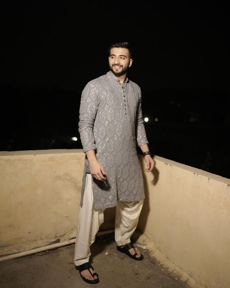 Diwali Kurta Designs Men's, Diwali Kurta For Men Indian, Kurta For Diwali Men, Ranbir Kapoor Kurta Pajama, Dandiya Night Outfits Men, Diwali Men Outfit, Diwali Kurta For Men, Kurta Salwar Men, Men’s Kurta Design