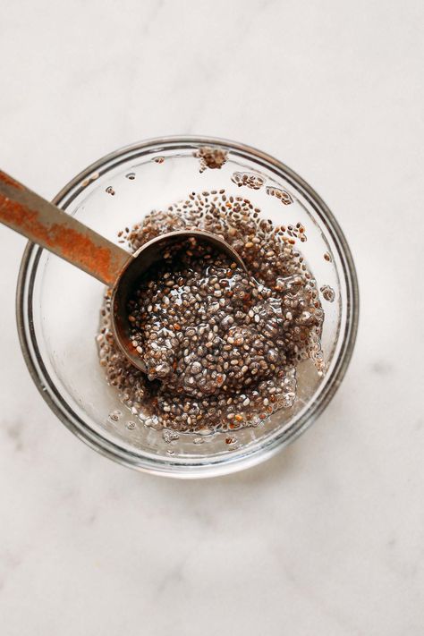 How to Make a Chia Egg Best Tuna Salad Recipe, Egg Substitutes, Chia Egg, Vegan Egg Substitute, Vegan Egg, Chocolate Chia Pudding, Greek Seasoning, Minimalist Baker, Flax Egg