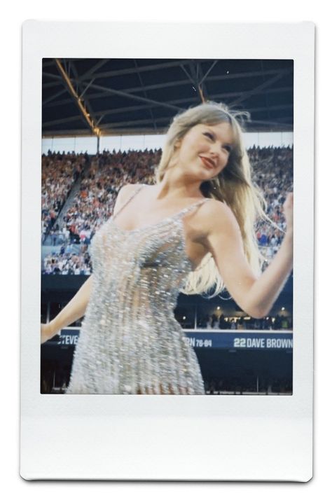 Taylor Swift: The Eras Tour polaroid icon Taylor Swift Polaroid Printable, Taylor Swift Stolen Albums, Polaroid Pictures Taylor Swift, Taylor Swift Wall Pictures, Taylor Swift Eras Tour Polaroid, Taylor Swift Photo Wall Prints, Taylor Swift Poloroids, Taylor Swift Polaroid Wallpaper, Taylor Swift Pictures To Print