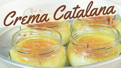 come preparare la crema catalana fatta in casa con ricetta facile e veloce, un dolce al cucchiaio al gusto di vaniglia, raffinato e goloso Magic Custard Cake, Saffron Recipes, Spanish Desserts, Homemade Custard, Cream Custard, Custard Desserts, Custard Cake, Impressive Recipes, Creme Caramel