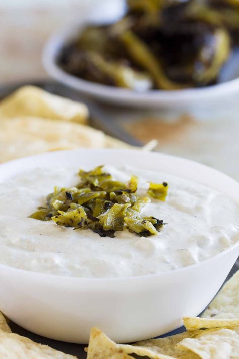 Tangy, creamy and full of green chile flavor, this Creamy Hatch Green Chile Dip is a must when fresh Hatch green chiles are in season. Grab the tortilla chips and start dipping! Green Chile Dip, Chili Dip Recipes, Tomatillo Salsa Recipe, Baked Potato Dip, Taste And Tell, Hatch Chili, Chili Dip, Chile Recipes, Hatch Green Chile