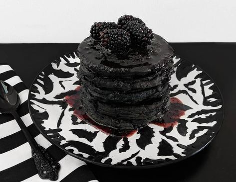 🕸️𝕶𝖆𝖙𝖎𝖊-𝕵𝖆𝖞𝖓𝖊🕸️ on Instagram: “Blackberry maple goth pancakes, spooky sweetness overload! Are you more of a sweet or savoury person? I'm a sucker for anything sweet,…” Cottage Gore, Fairytale Food, Goth House, Spooky Food, Apartment Goals, Cocktail Desserts, In Hospital, Food Recepie, Buffet Food