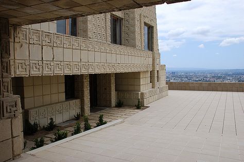 Ennis House ~ Frank Lloyd Wright  ~ Built 1924 Ennis House, Mayan Architecture, Frank Lloyd Wright Architecture, Frank Lloyd Wright Design, Frank Lloyd Wright Homes, Brutalism Architecture, Revival Architecture, Brown House, Old Mansions