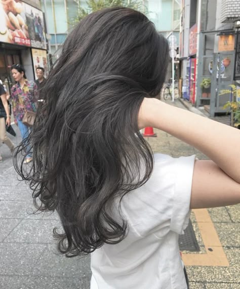 Dark Grey Hair, Ulzzang Hair, Korean Hair Color, Long Hairdos, Ash Hair, Ash Hair Color, Balayage Hair Dark, Hair Ombre, Long Dark Hair