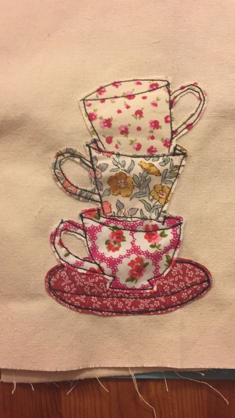 Tea Pot Embroidery, Tea Cup Quilt, Freestyle Quilting, Tea Cup Embroidery, Teacup Quilt, Teapot Quilt, Applique Shapes, Tea Cup Design, Appliqué Quilts