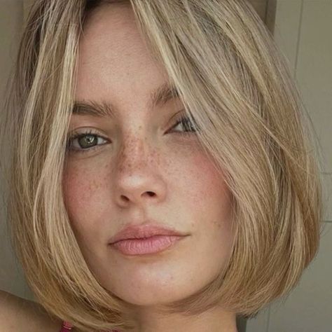 Dirty Blonde Hair Short, Blonde Highlights Short Hair, Blonde Highlights Bob, Shorthair Haircut, Short Hair Highlights, Balayage Blond, Blonde Hair Transformations, Golden Blonde Hair, Dirty Blonde Hair