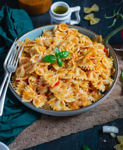 Farfalle in Marinara Sauce Farfalle Pasta Recipes, Veg Tacos, Pasta Marinara, Red Pasta, Red Sauce Pasta, Farfalle Pasta, One Pot Pasta, Pasta Dish, Homemade Sauce