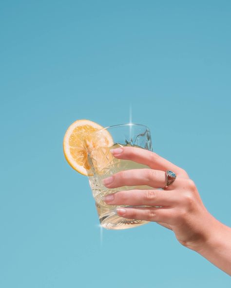 CHEERS! 🍻 Maybe kick off the summer with a vodka lemonade? Or just a plain lemonade if that’s what you’re feeling! ⛱️☀️🍹 • Hand model: @olcia05 • #cocktail #summercocktails #summertime #summervibes #summercocktailrecipes #summercocktailseries #cocktailphotography #cocktailphotographer #toronto #torontodrinks Hand Holding Cocktail, Lemonade Photoshoot, Lemonade Watercolor, Cocktail Photoshoot, Beverage Photography Ideas, Cocktail On The Beach, Refreshing Aesthetic, Beverage Photography, Vodka Lemonade