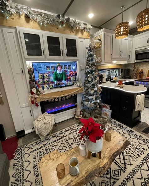 Rv Christmas Tree Ideas, Christmas Rv Decor, Rv Full Time Living 5th Wheels, Christmas Rv Decorations, Rv Christmas Decor, Rv Living Full Time Decor, 5th Wheel Camper Ideas Rv Decorating, Camper Christmas Decorations, Rv Living Full Time Rv Organization