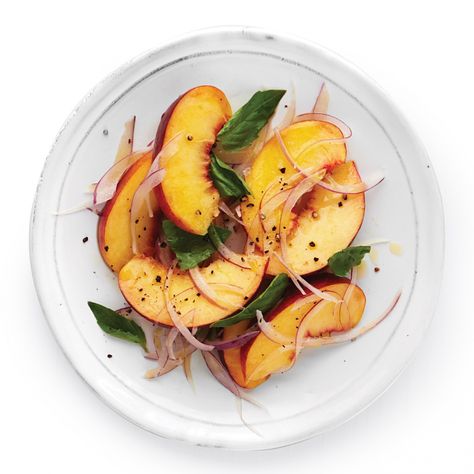 Sweet peaches and piquant red onion come together to make a savory fruit salad. Salat Wraps, Red Onion Recipes, Basil Salad, Martha Stewart Recipes, Red Onion Salad, Peach Salad, Onion Salad, Peach Recipe, Onion Recipes