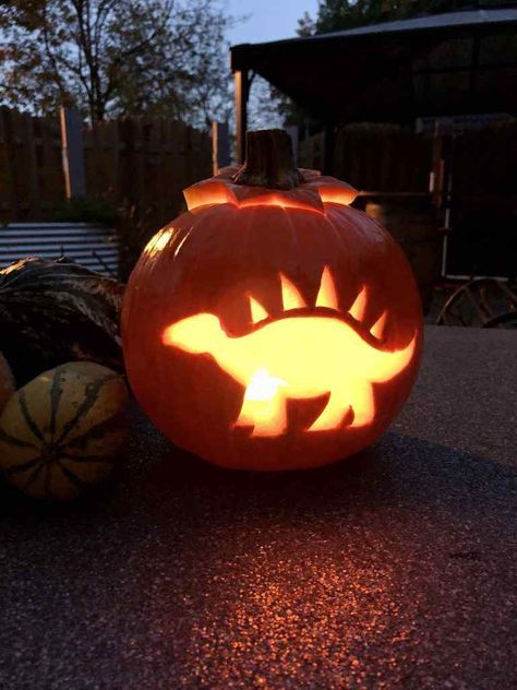 Pumpkin Dinosaur Carving, Easy Pumpkin Carving Ideas Dinosaur, Ideas For Carving Pumpkins Easy, Dinosaur Carved Pumpkin, Pumpkin Carving Ideas Dino, Pumpkin Carving Ideas Cute Easy, Pumping Carving Ideas Cute, Easy Dinosaur Pumpkin Carving, Dino Pumpkin Carving