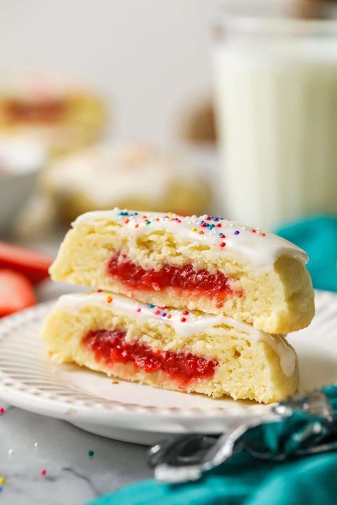 Filled with homemade strawberry jam and topped with sprinkle-flecked icing, these strawberry pop tart cookies taste even better than the real thing! This is a great gourmet cookie recipeRecipe includes a how-to video! Pop Tart Cookies, Tart Cookies, Strawberry Pop, Cookie Recipes Decorating, Strawberry Pop Tart, Homemade Strawberry Jam, Sugar Cookie Icing, Pop Tart, Cookie Ball