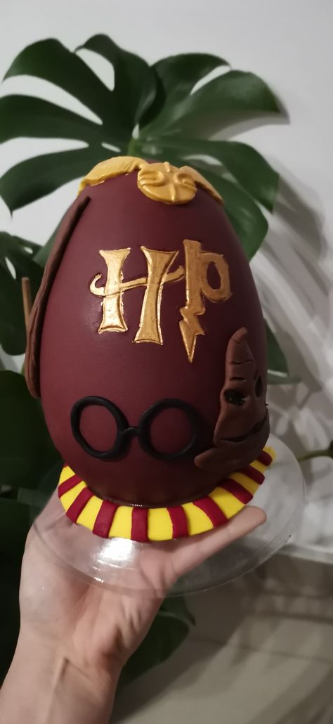 Chocolate easter egg Harry Potter theme Harry Potter Easter Eggs, Eggs Design, Egg Ideas, Egg Design, Easter Egg Designs, Easter Eggs Chocolate, Harry Potter Theme, Decor Luxury, Chocolate Eggs