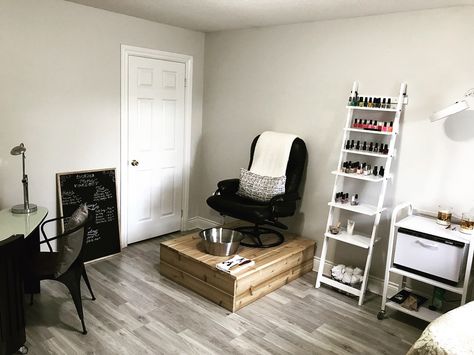 Salón Home Salon Pedicure Station, In Home Pedicure Station, Platform Pedicure Station, Pedicure Studio Ideas, Pedicure Platform Station, Pedicure Cart Ideas, No Plumbing Pedicure Station, Pedicure Platform Diy, At Home Pedicure Station