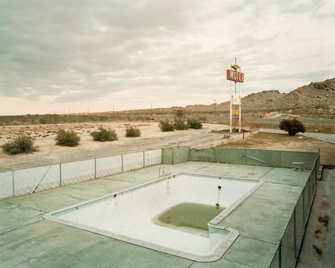 No vacancies - an abandoned motel in Victorville, California Fotografia In Piscina, Empty Pool, John Bennett, Pool Photography, Salton Sea, In The Middle Of Nowhere, Middle Of Nowhere, Panama City Beach, Photo Essay