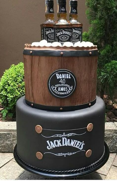 Aged To Perfection Cake, Jack Daniels Birthday Cake, Jack Daniels Cake Design, Jack Daniels 40th Birthday Party Themes, Tort Jack Daniels, Jack Daniels Torte, Whiskey Decorated Cake, Whisky Cake, Jack Daniel’s Birthday Cake