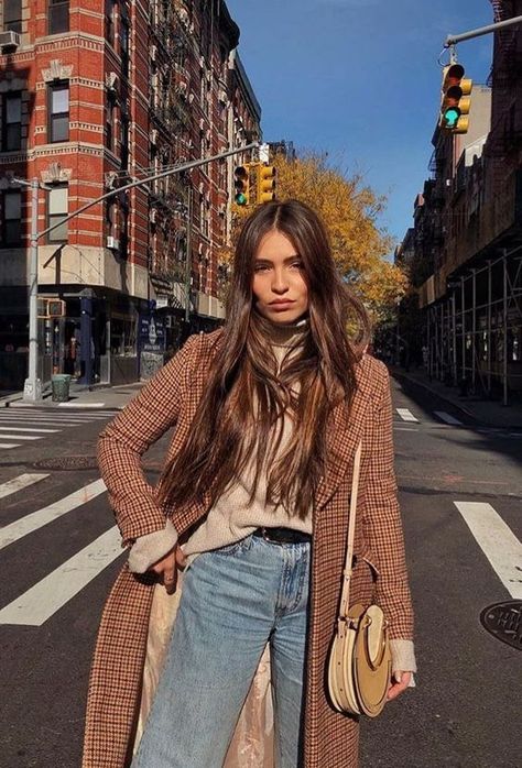 Style Coachella, Boho Coat, 2019 Style, Look Adidas, Estilo Indie, Flannel Outfits, Skandinavian Fashion, Street Style Trends, Mode Inspo