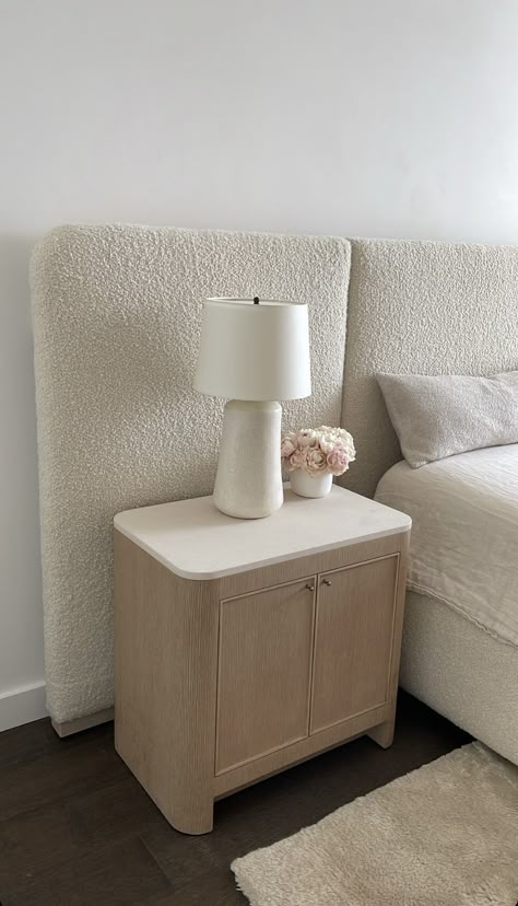 Bed Side Table Aesthetic, Apartment Aesthetic Living Room, Living Room Design Cozy, Room Ideas Summer, Side Table Aesthetic, Clip In Hair Extensions Styles, 22 Inch Hair, Minimalistic Apartment, 22 Inch Hair Extensions